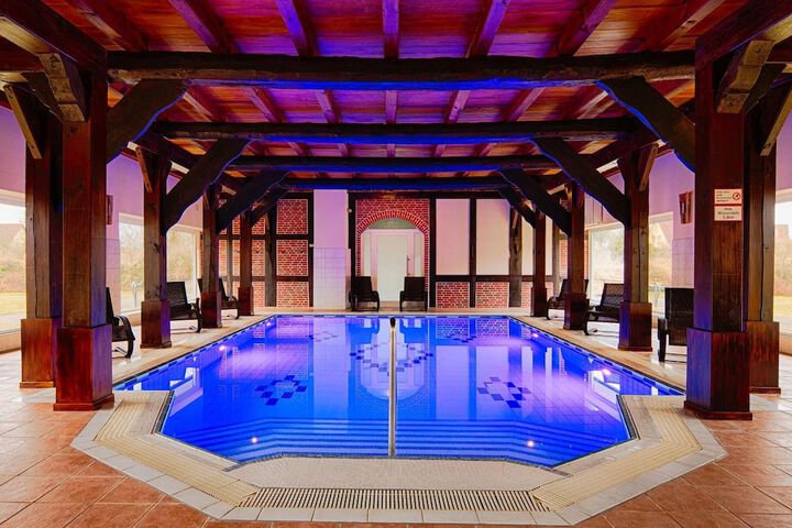 Hotel Pool