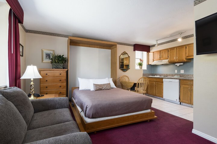 Room 12 of 106