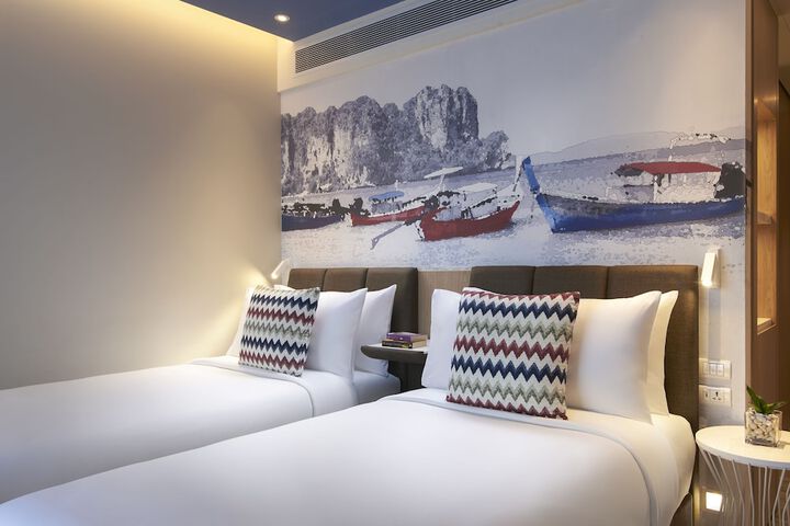 Room 4 of 175