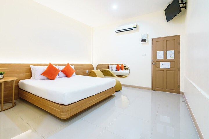 Room 13 of 19