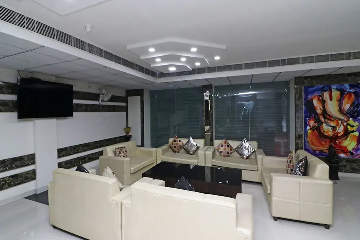 Room 12 of 16