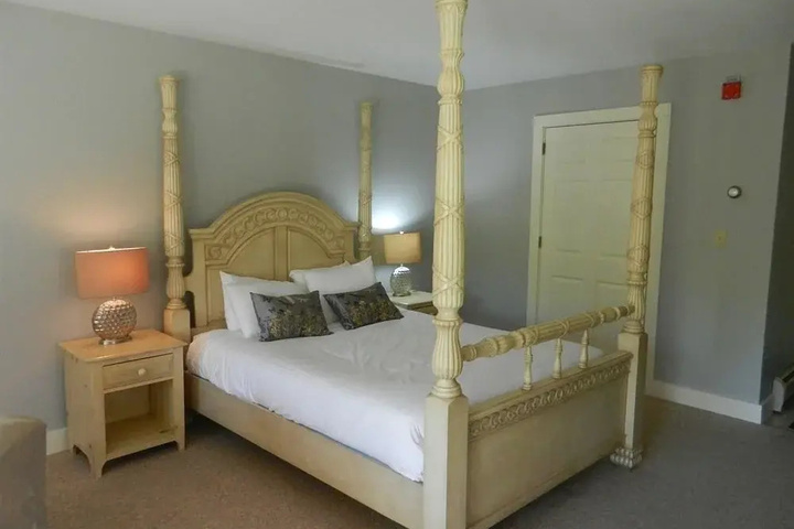 Room 4 of 17
