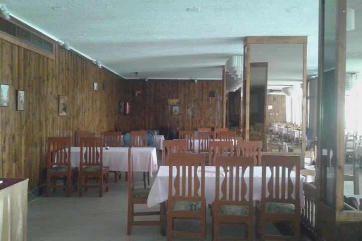 Dining 36 of 66