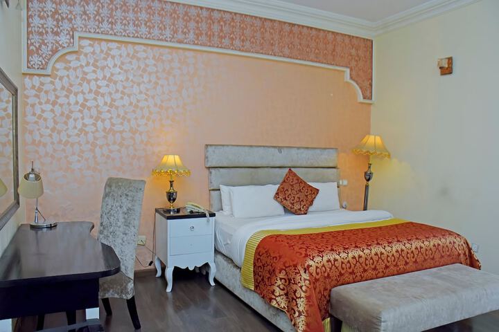 Room 12 of 48