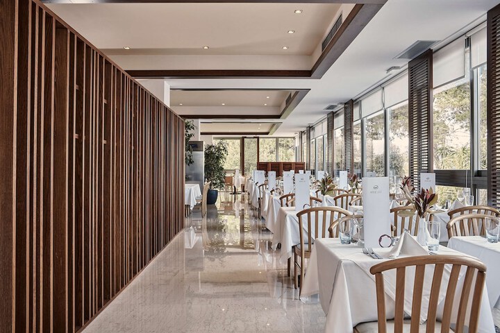 Dining 190 of 247