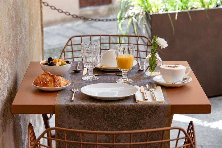 Breakfast/Coffee Service 46 of 49