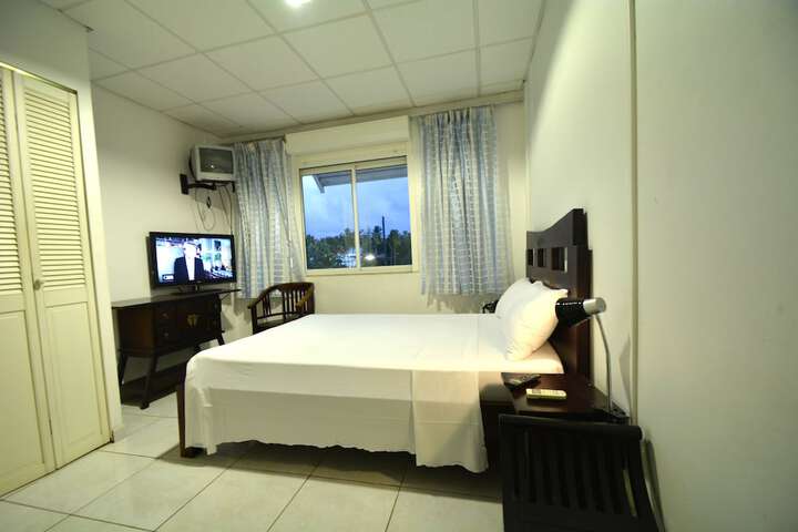 Room 7 of 18