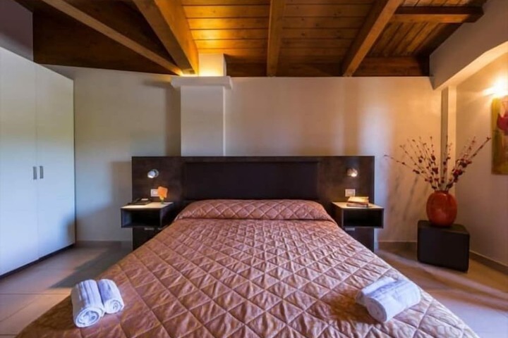 Room 1 of 4