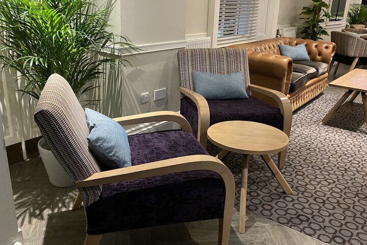 Lounge 46 of 59
