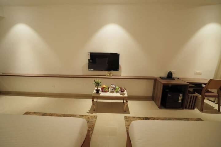 Room 21 of 102