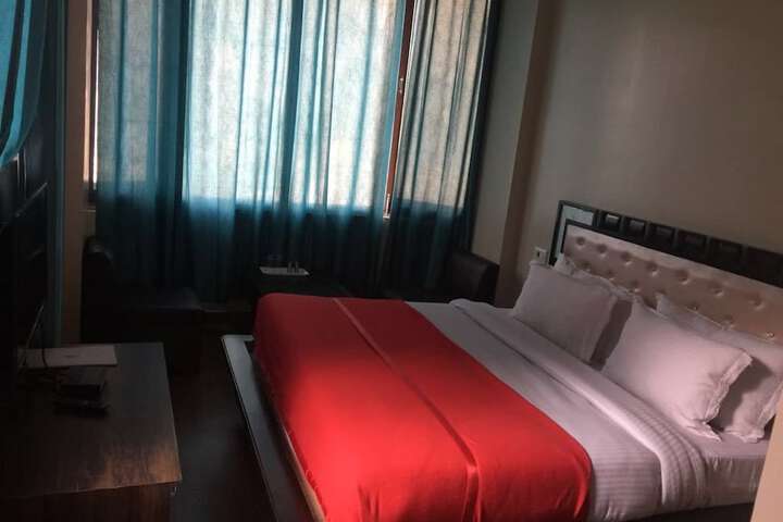 Room 5 of 27