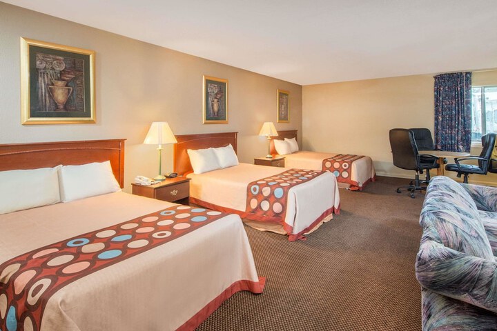 2 Double Beds (4 of 13)
