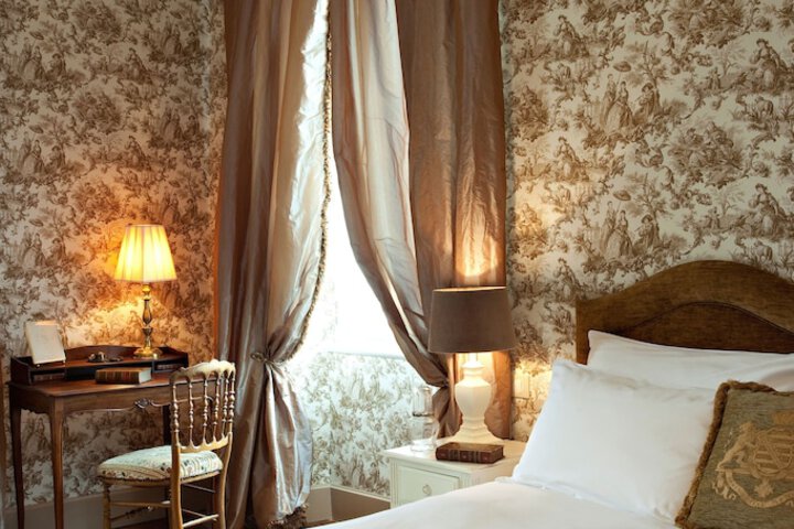 Room 4 of 61