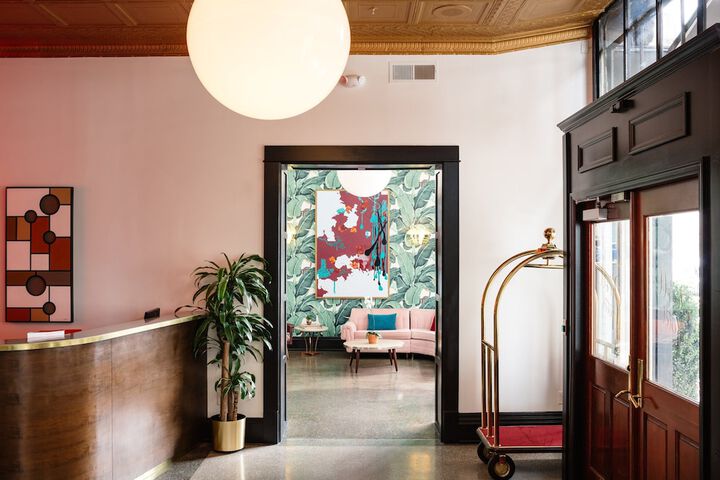 Lobby lounge
