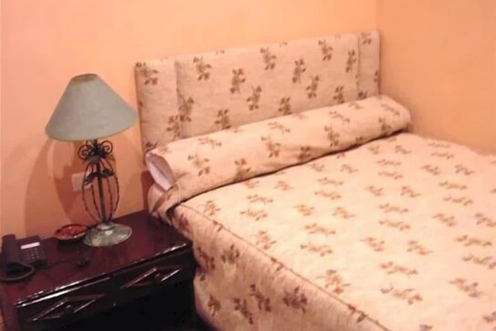 Room 4 of 12