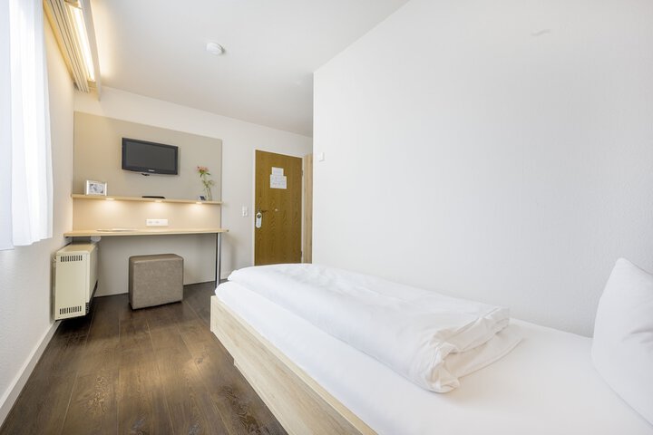 Room 10 of 41