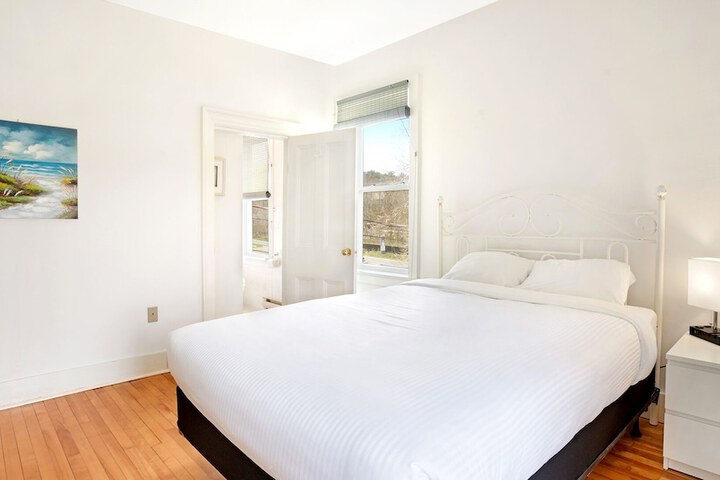Room 4 of 50
