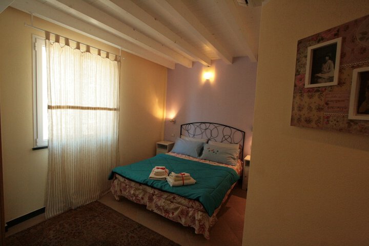 Room 13 of 32