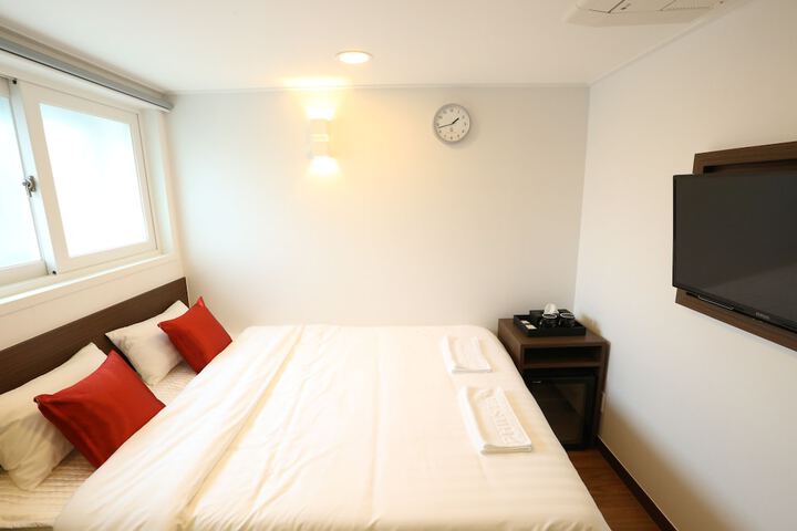 Room 9 of 30