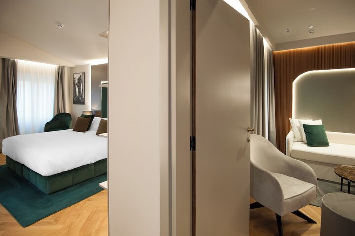 Room 43 of 157
