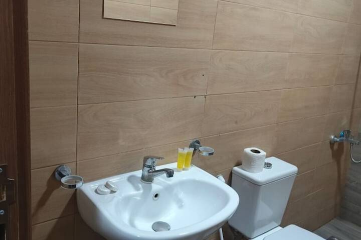 Room 10 of 14