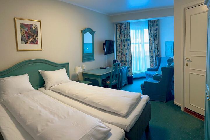 Room 33 of 74