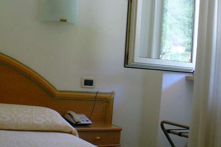 Room 15 of 63