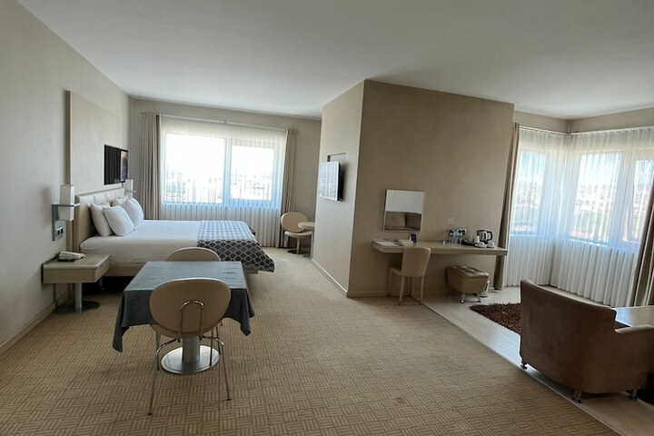 Room 7 of 11