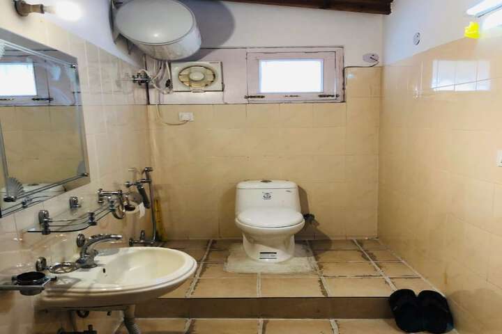 Room 30 of 53