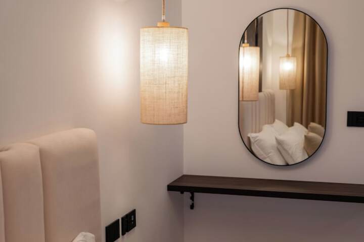 Room 32 of 76