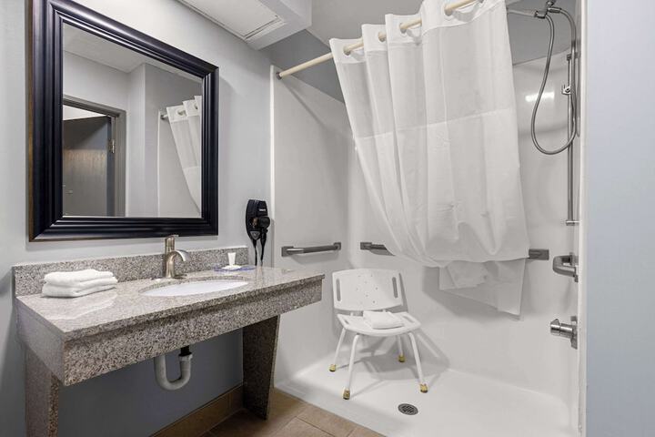 1 King Bed Suite (9 of 14)