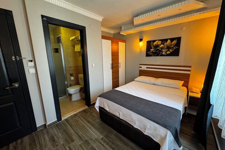 Room 9 of 85