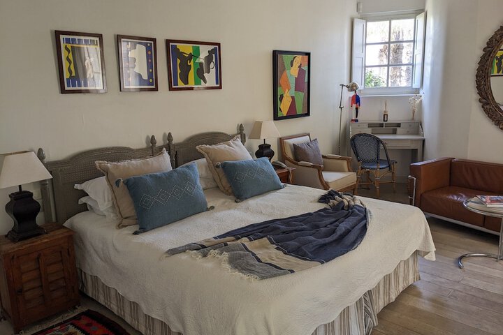 Room 6 of 100