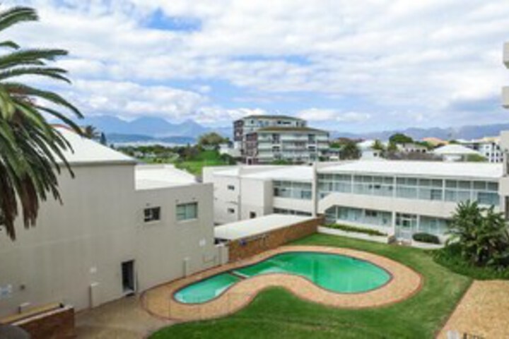 Pool 17 of 26