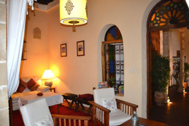 Lounge 10 of 12