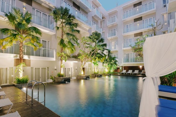 Hotel Pool