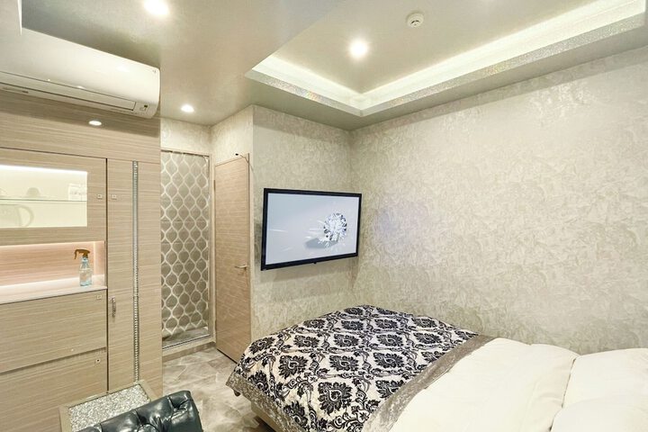 Room 12 of 43
