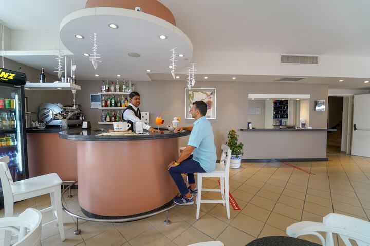 Lounge 53 of 65