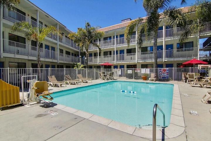 Pool 6 of 10