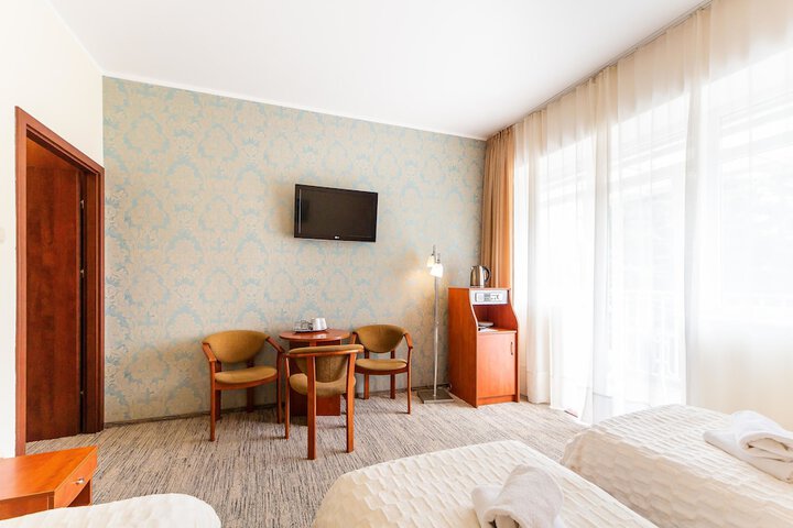 Room 32 of 68