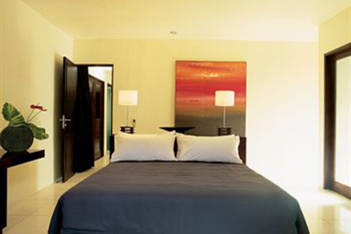 Room 4 of 12