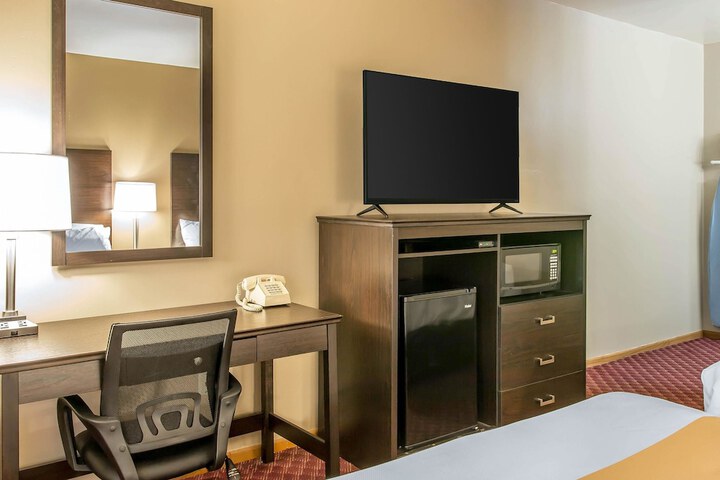 Room 8 of 36