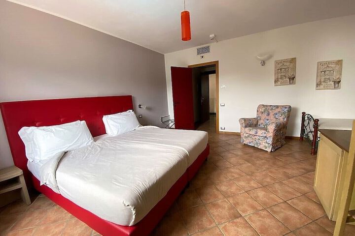 Room 9 of 26