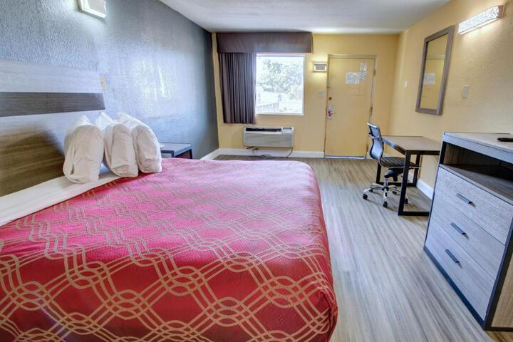 1 King Bed Accessible (12 of 14)