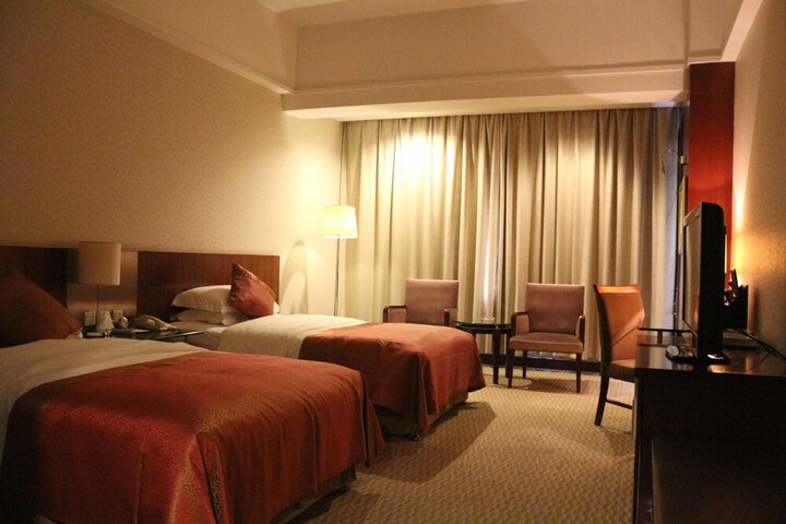 Room 13 of 38