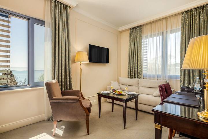 Room 35 of 135