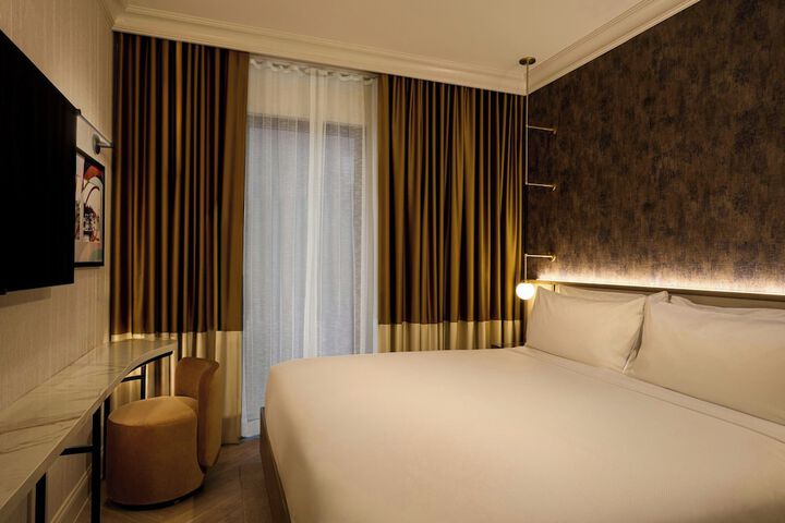 Room 8 of 37