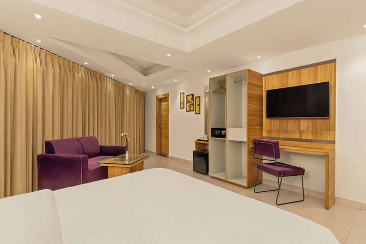 Room 4 of 24