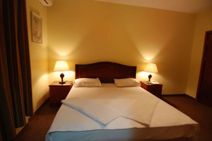 Room 6 of 17