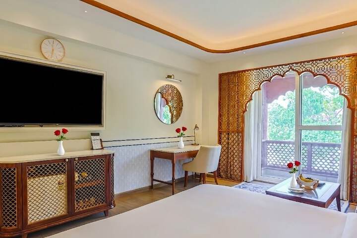 Room 27 of 170